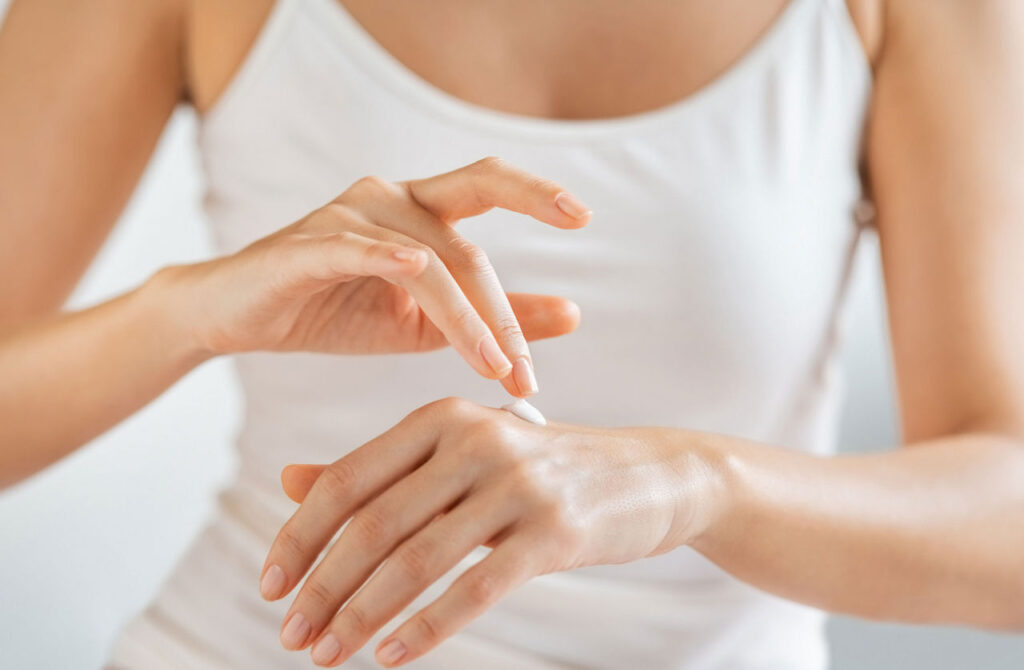 li-woman-hand-care-emea